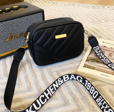 High-Quality Quilted Crossbody Bag – Stylish & Versatile